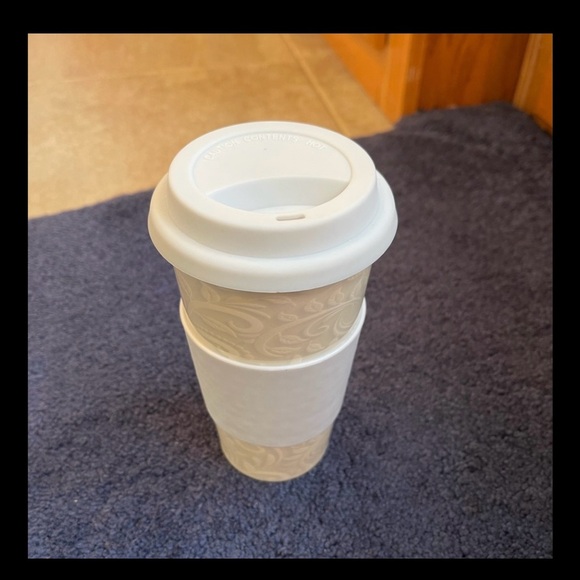 Blue and white travel cup with silcone cover and sleeve - Picture 1 of 4